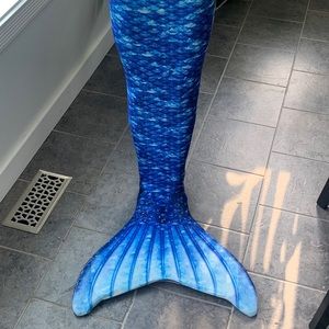 Monofin Pro mermaid tail! Only used about 5 times. Can fit kid and adult🧜‍♀️